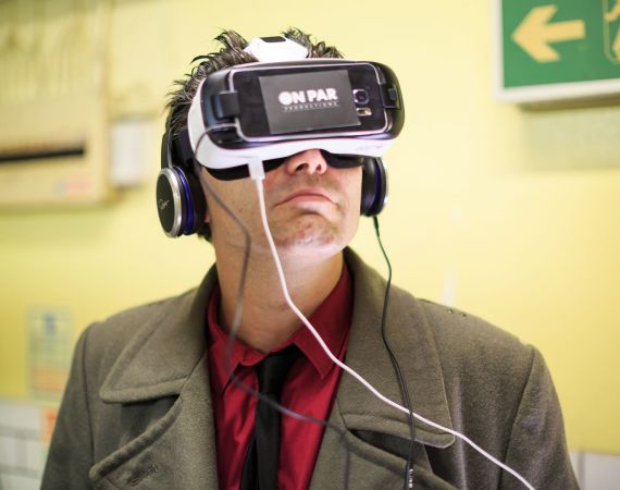 Photo by Max McClure: Man using VR