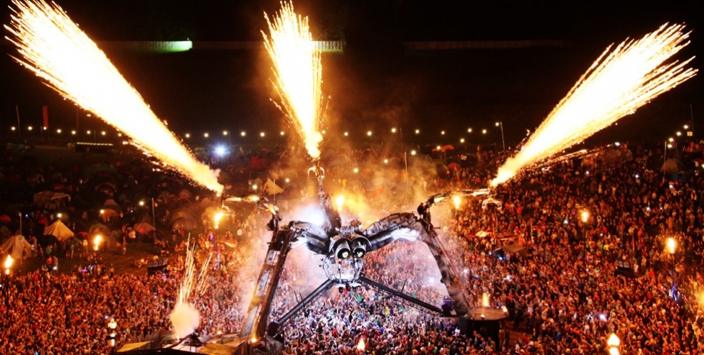 13-arcadia_stage_glasto_lrg
