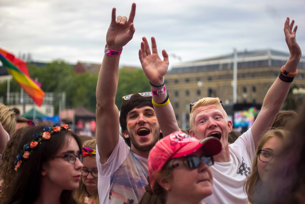 These two guys were having tones of fun being right in the middle of the crowd at the main stage.
