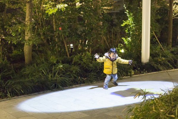 Shadowing by Chomko & Rosier, Tokyo, photo by Kenichi Aikawa
