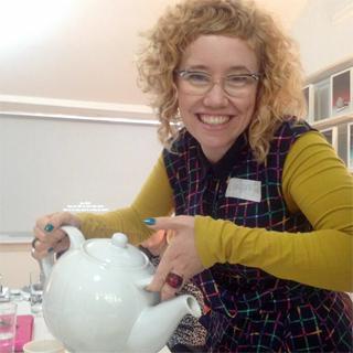 Lisa Heledd Jones getting to grips with the world's biggest teapot at NTW. via @