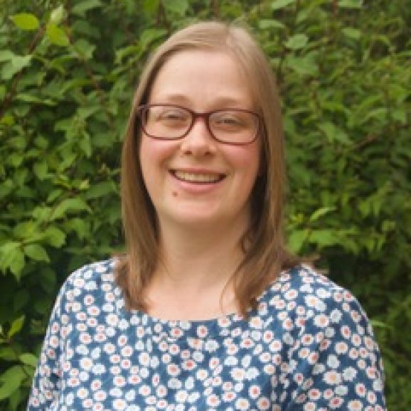 Photo of Laura Walder,