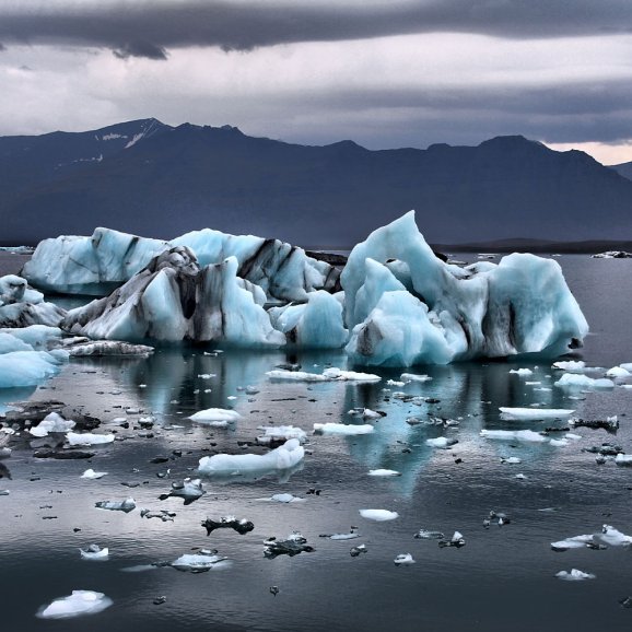 Photo of icebergs in a lake