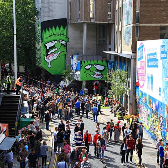 See No Evil, Bristol, Aug 2011 © Ben Merrington Crowds in Bristol enjoying See No Evil