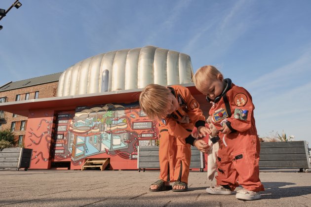 Ella Good and Nicki Kent - Building a Martian House - Photographer Jack Offord 