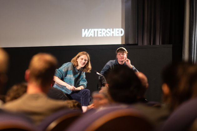 Photo of and audience member asking a question to Mia Hansen-Løve.
