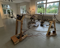 An image of the exhibition Mud Machine by Paul Granjon. 