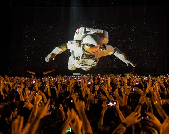 3D Spaceman projected onto Holo-gauze with an audience